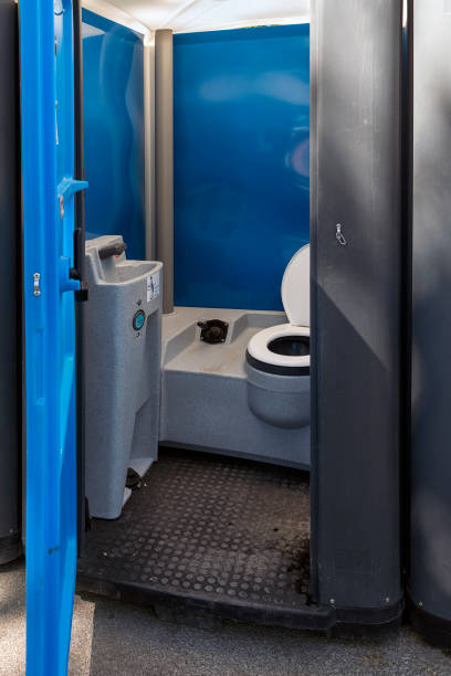 Best Porta potty rental near me  in Elgin, IL